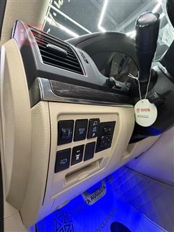 تۆیۆتا لاند کروزەر